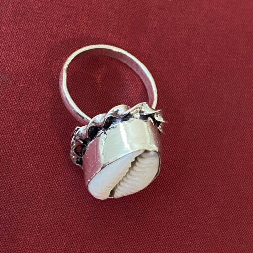 Cowry shell ring with silver