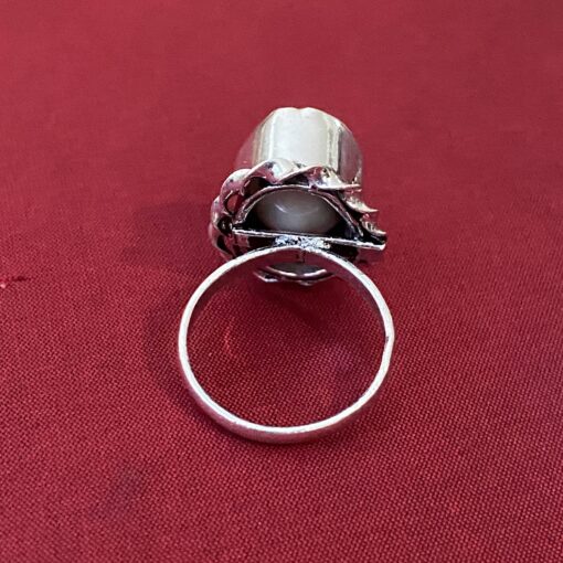 Cowry shell ring with silver